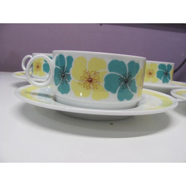 Italian Richard Ginori Mid 20th Century Yellow and Teal Flowers 4 Cups and 4 Saucers, Italy- 8 Pieces For Sale - Image 3 of 8