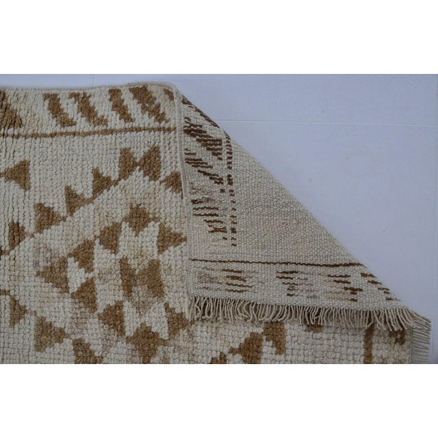 Vintage Anatolian Wool Runner, Hand-Woven Neutral Earth Tone Geometric Kilim For Sale - Image 4 of 9