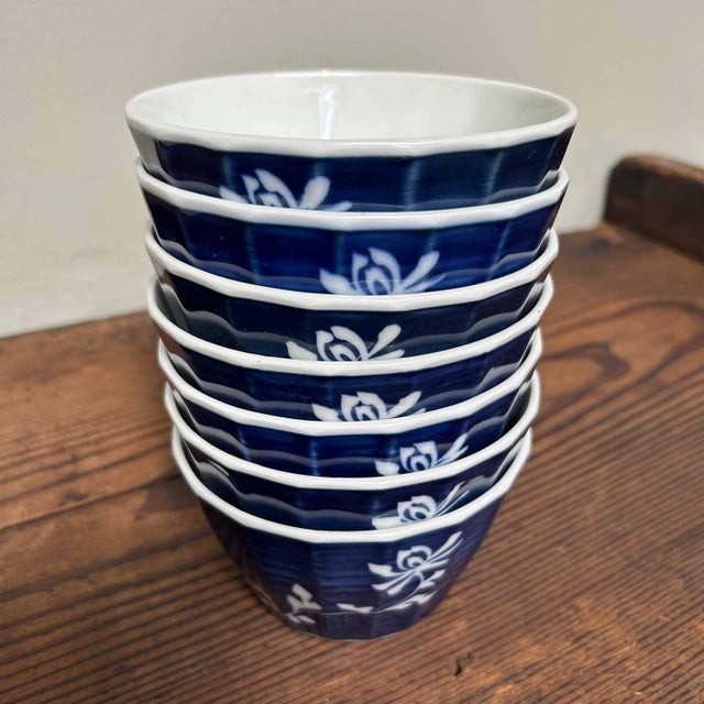 Beautiful set of 22 Japanese porcelain bowls from the 1970s, presented in the original wooden storage box. Bowl...