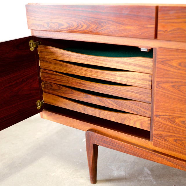 Faarup Møbelfabrik Model Fa66 Rosewood Sideboard Designed by Ib Kofod-Larsen For Sale - Image 16 of 16