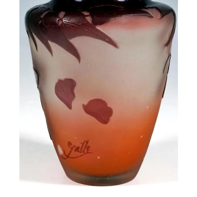 Art Nouveau Style Cameo Vase with Sweet Pea Decor from Emile Gallé, Nancy, France For Sale - Image 4 of 7