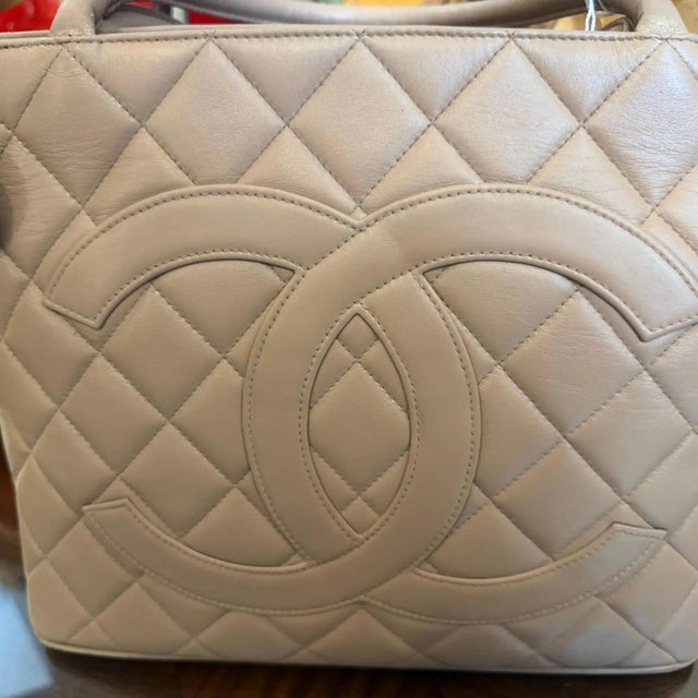 Animal Skin 2000s Chanel Matelasse Light Pink Lamb Skin Tote Bag For Sale - Image 7 of 17