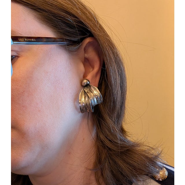 Vintage 1955 Signed Napier Silvertone Double "Ribbon" Clip Earrings For Sale - Image 10 of 11
