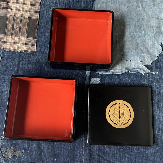 Lacquerware Jubako Stacking Box with Kamon, 1950s For Sale - Image 4 of 16