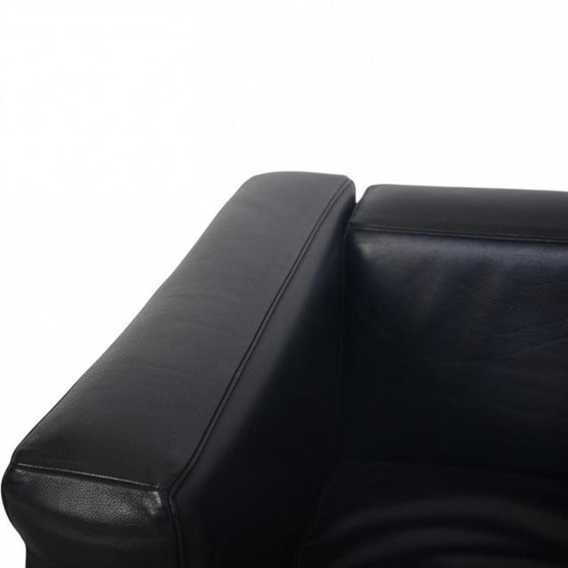 Le Corbusier LC2/1 chair upholstered in black pelle leather and with a steel frame. The chair is from the 2000s and...