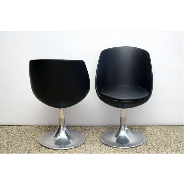 Set of four swivel chairs in Tulip style, 1970s Italian production. Foot in shiny aluminum, wraparound shape seat in...