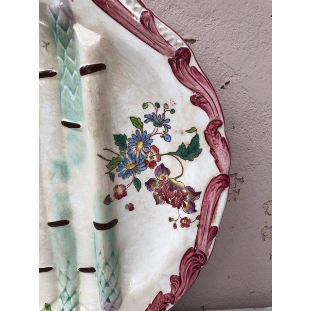 French Country 19th Century Longchamp Majolica Asparagus Plate With Flowers For Sale - Image 3 of 6