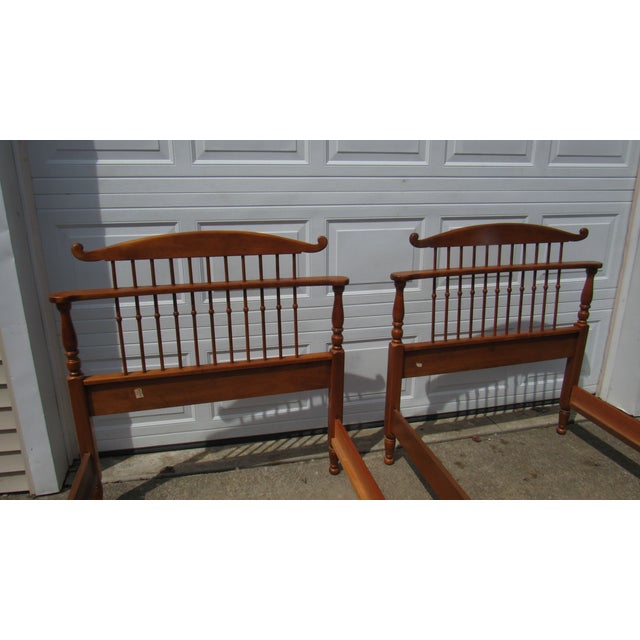 1980s Sprague and Carleton Pair Maple Twin Beds Designer For Sale - Image 4 of 6