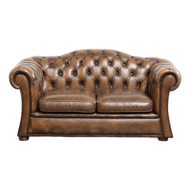 English Cowhide Chesterfield 2-Seater Sofa For Sale