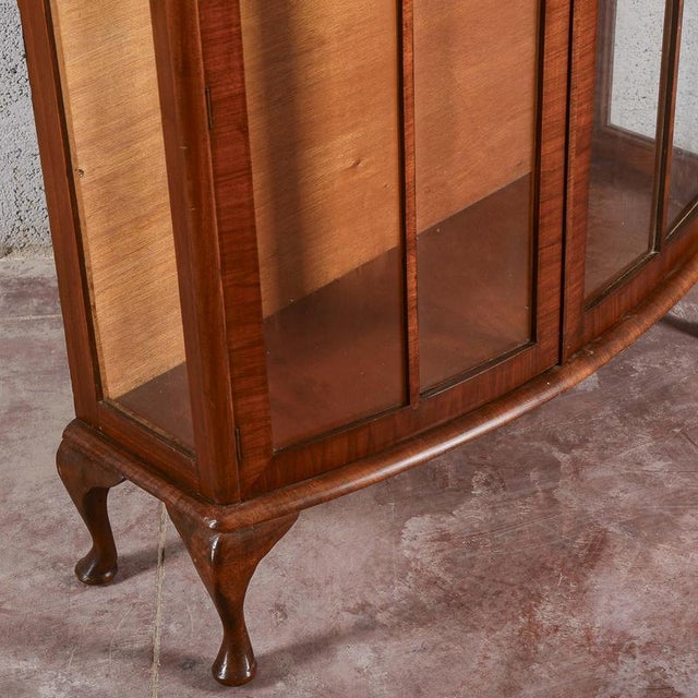 Small English Display Cabinet with Curved Doors and Glass, 1920 For Sale - Image 6 of 9