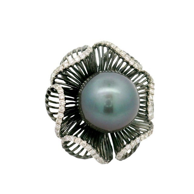 Contemporary 15.5mm Tahitian Pearl Diamond 18k Gold Flower Ring, Size 6.5 For Sale - Image 3 of 7