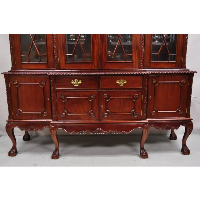 Chippendale Mahogany Ball & Claw Breakfront China Cabinet by Baker of London For Sale In Philadelphia - Image 6 of 12