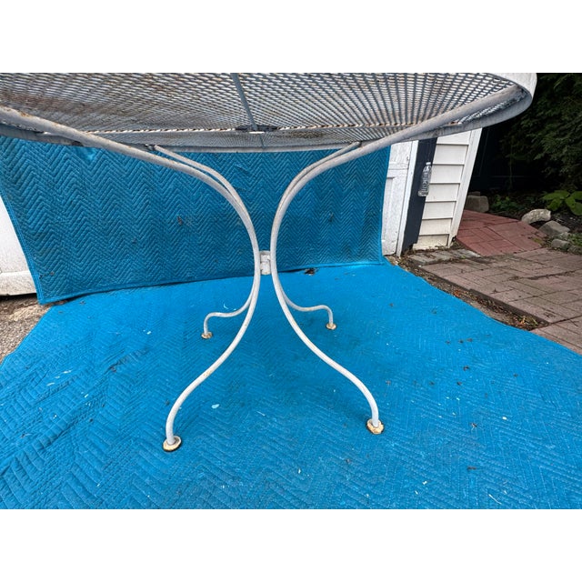 1960s Vintage Mid Century Wrought Iron and Mesh Patio Set of 5 For Sale - Image 5 of 12