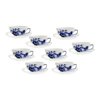 Royal Copenhagen Blue Flowers Curved Pattern Cup & Saucer - Set of 8 For Sale