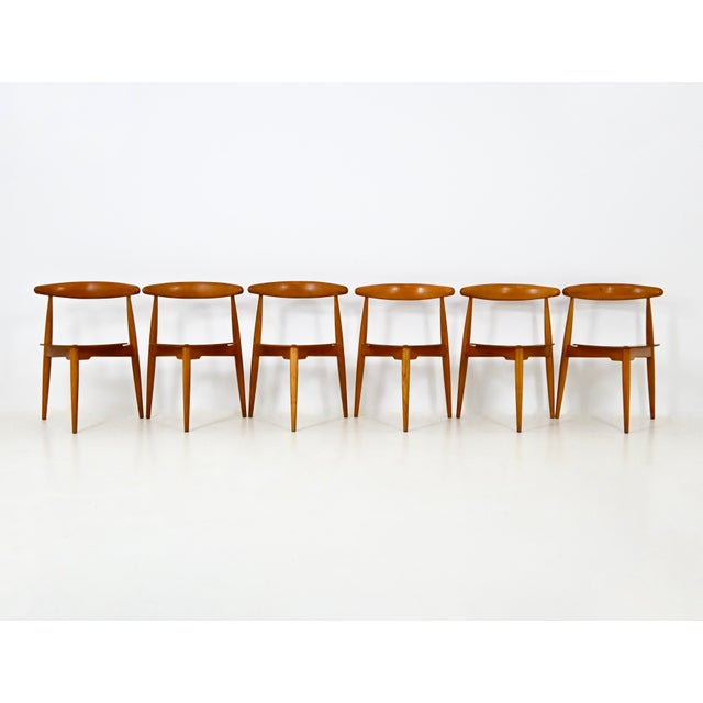 1950s Heart Dining Table and Chairs attributed to Hans J. Wegner for Fritz Hansen, 1950s, Set of 7 For Sale - Image 5 of 17