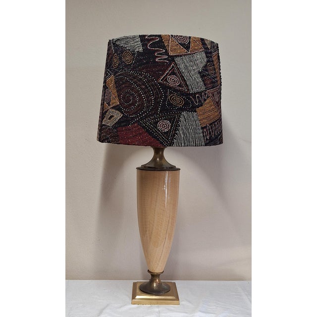 Vintage French Table Lamp with Beige Marbled Ceramic Base in Brass Mount and Fabric by Le Dauphin, 1970s, in Very Good...