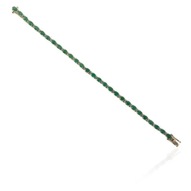 This is part of Chairish’s Fine Jewelry assortment. This Glorious Emerald Diamond Tennis Bracelet in 14K gold showcases 28...