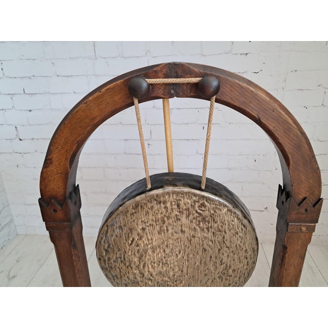 Antique Gothic Revival Oak Freestanding Dinner Gong in Silvered Brass, 1800s For Sale - Image 9 of 13