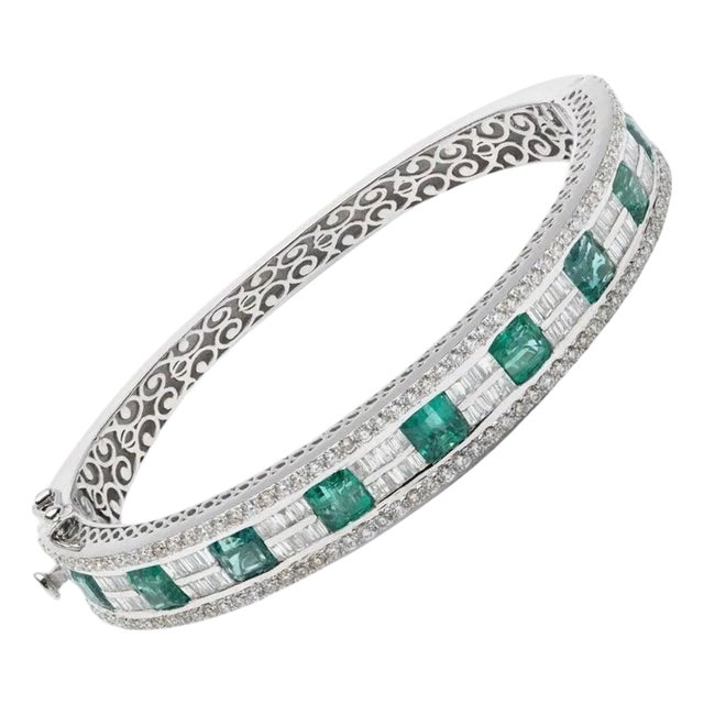 6.18 Carats Natural Zambian Emerald and 1.54 Cts Diamond BANGLE in 14k Gold For Sale