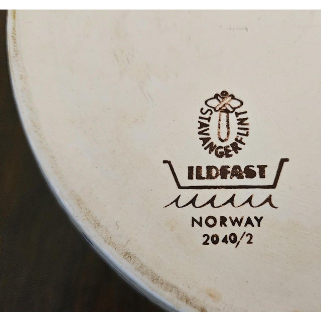 Gray Vintage 1960s-70s Scandinavian Stavanger Ildfast Norway Lidded Casserole Souffle Mid Century Mod For Sale - Image 8 of 10