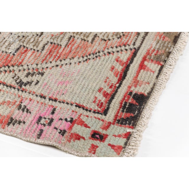 1950s Faded Honey & Oatmeal Vintage Turkish Rug For Sale - Image 5 of 7