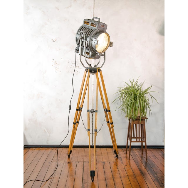 Grey 2KW Fresnel Spotlight Floor Lamp with Tripod from Arri, Germany, 1950s For Sale - Image 13 of 18