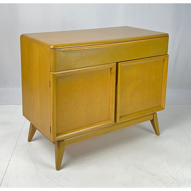 Mid-Century Modern Heywood-Wakefield Solid Birch Server Cabinet in Wheat (Model M1597) For Sale - Image 6 of 15