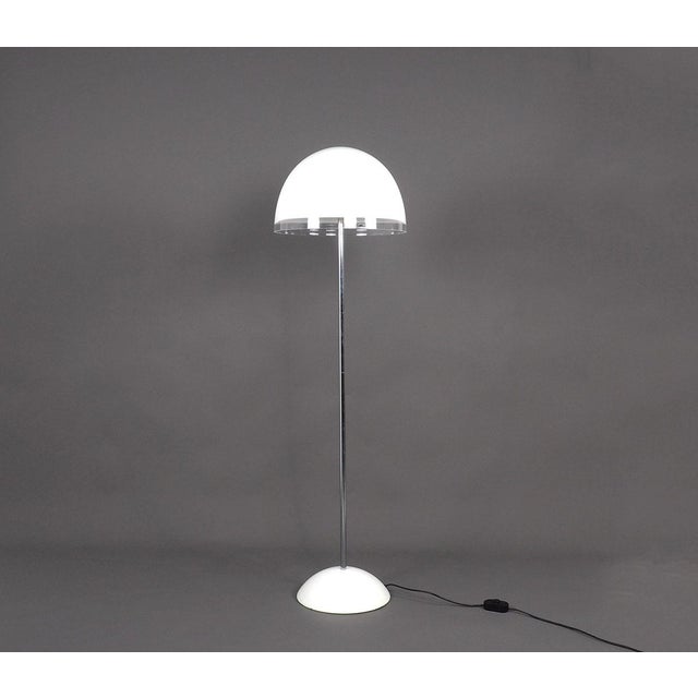 Vintage floor lamp by Guzzini designed in the 1970s. Designed by Franco Bresciani Model Baobab. The lamp has a white...
