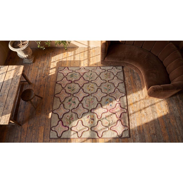 Splendid Gray Color With Oval and Florid Design Antique American Hooked Rug For Sale - Image 11 of 13