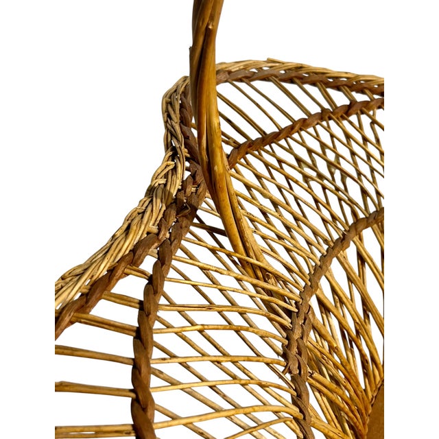 Brown Vintage French Handwoven Star Shape Rattan Basket With Handle – Folk Art Decorative Bowl For Sale - Image 8 of 11