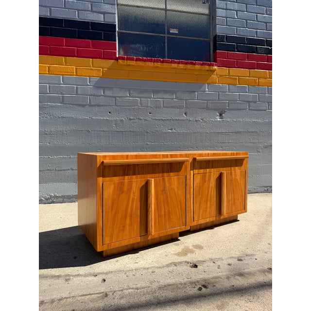 1950s 1950s Pair of Rare Paul László Inc. Beverly Hills Custom Ribbon Grain Mahogany Nightstands For Sale - Image 5 of 10