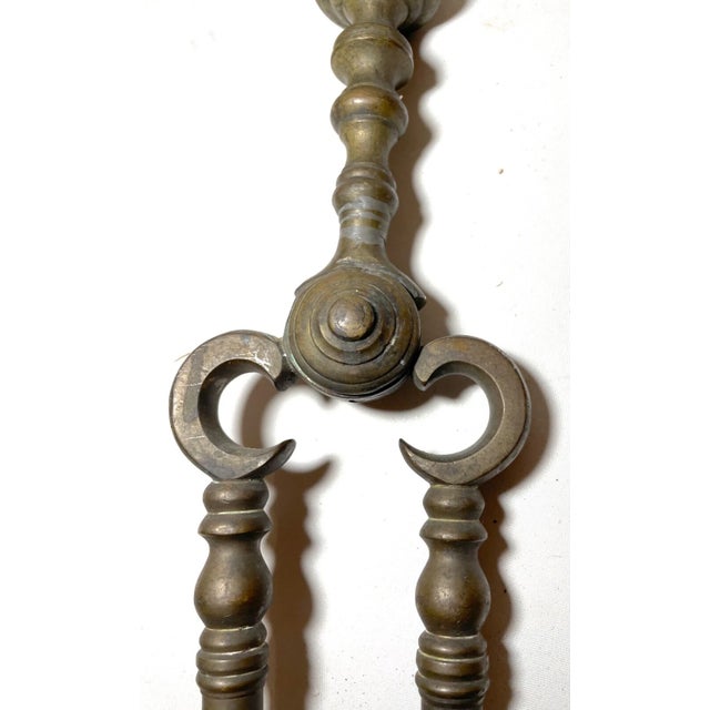 Antique 18th Century Wrought Iron Turned Brass English Fireplace Tongs Tool For Sale - Image 11 of 12