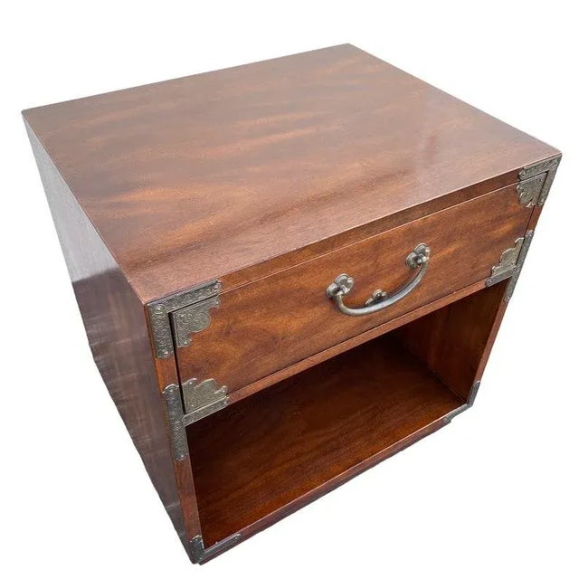 Chinoiserie Nightstand by Henredon Tansu Vintage Dark Wood & Brass Asian Hollywood Regency Campaign Chinese Charging End Table For Sale - Image 10 of 10