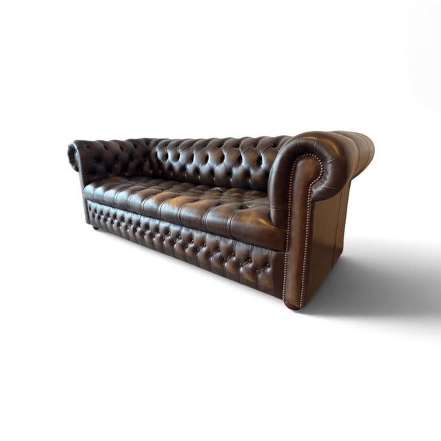 1980s Vintage Chesterfield Three-Seater Sofa in Brown Leather, England, 1980s For Sale - Image 5 of 10