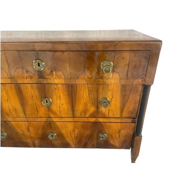 Biedermeier Walnut Chest of Drawers, German Circa 1830 For Sale In Tampa - Image 6 of 13