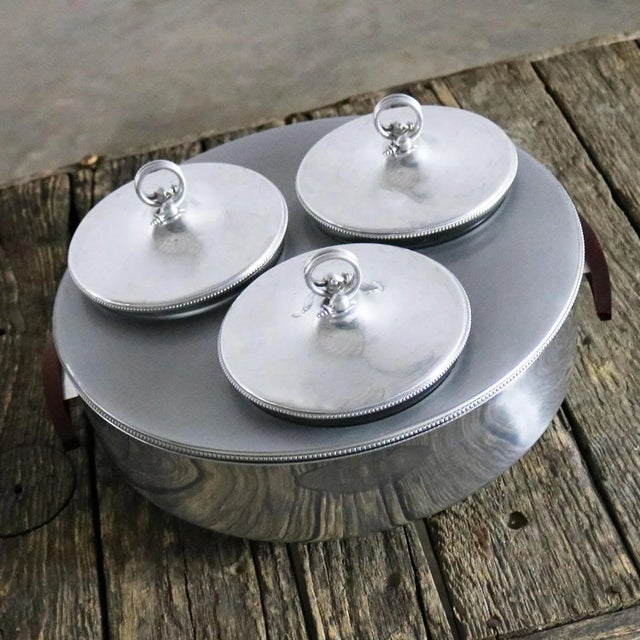 Awesome mid-century modern electric aluminum buffet food warmer/server by Buenilum. This piece is in wonderful vintage...
