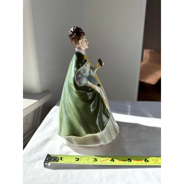 Late 20th Century Royal Doulton Figurine ~ “Première” ~ Hn 2343 For Sale - Image 10 of 11