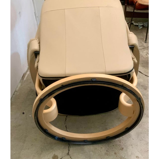 1970s Attributed to Ekornes Stressless Adjustable Sandstone Leather Recliner Ottoman Norway Medium For Sale - Image 9 of 15