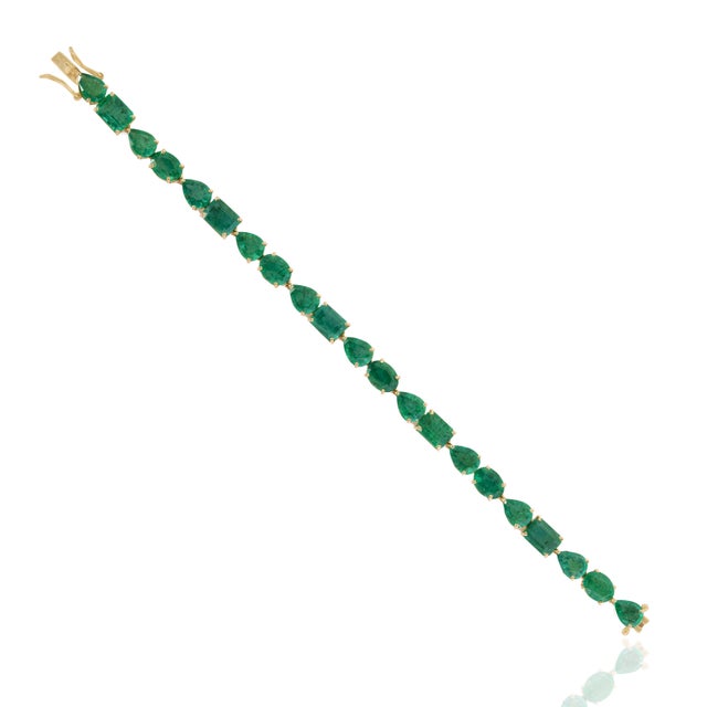 Metal 19.98ct Mix-Cut Natural Zambian Emerald Statement Bracelet in 14k Yellow Gold For Sale - Image 7 of 17