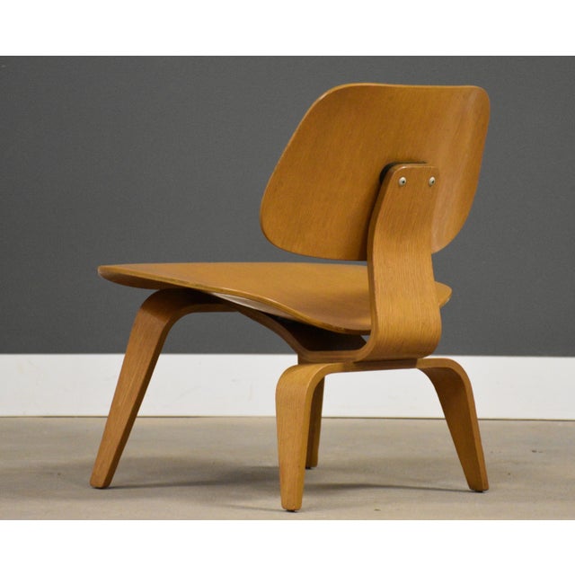 1950s Early LCW Oak Lounge Chair by Charles and Ray Eames for Herman Miller For Sale - Image 5 of 11