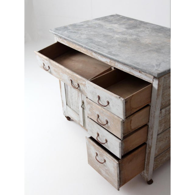 Early 20th Century Antique Farmhouse Kitchen Work Table With Galvanized Top For Sale - Image 5 of 18