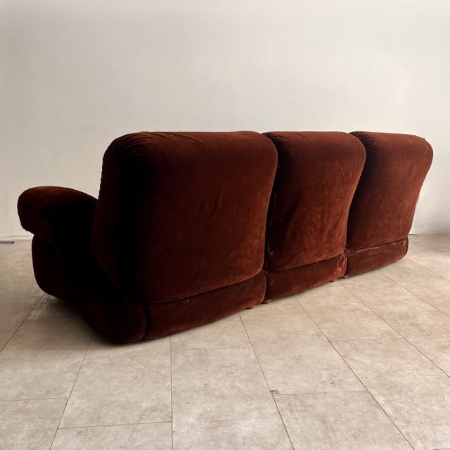 Vintage Three-Seater Sofa in Burgundy Red Velvet, Italy, 1970s For Sale - Image 10 of 11