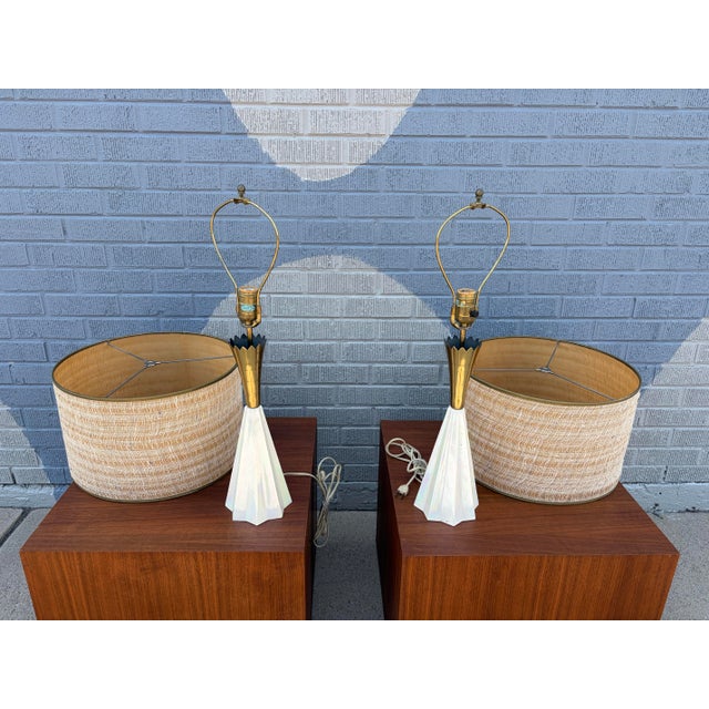 White Pair of Sculptural Mid-Century Modern Table Lamps With Pleated White Bases and Brass Accents For Sale - Image 8 of 10