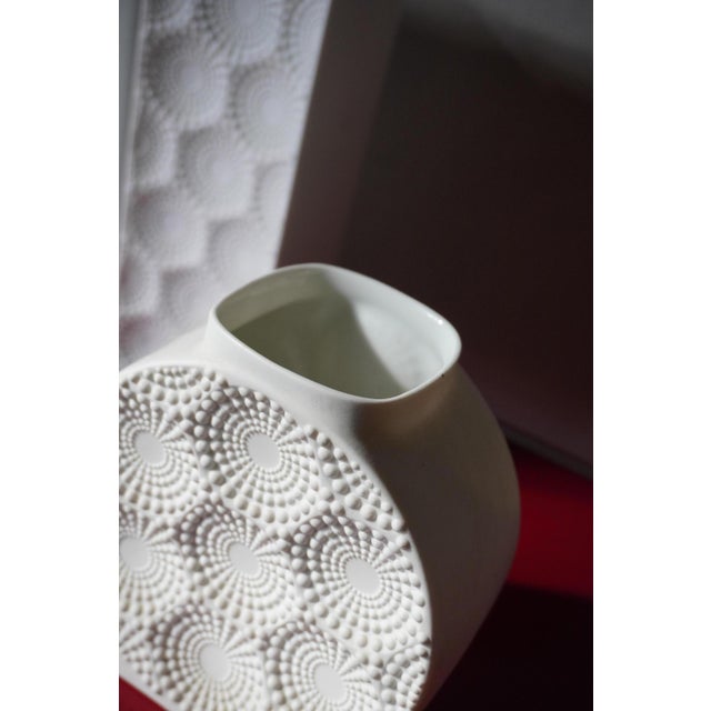 1960s Vintage German Vases in Biscuit Porcelain from AK Kaiser, 1960s, Set of 3 For Sale - Image 5 of 11