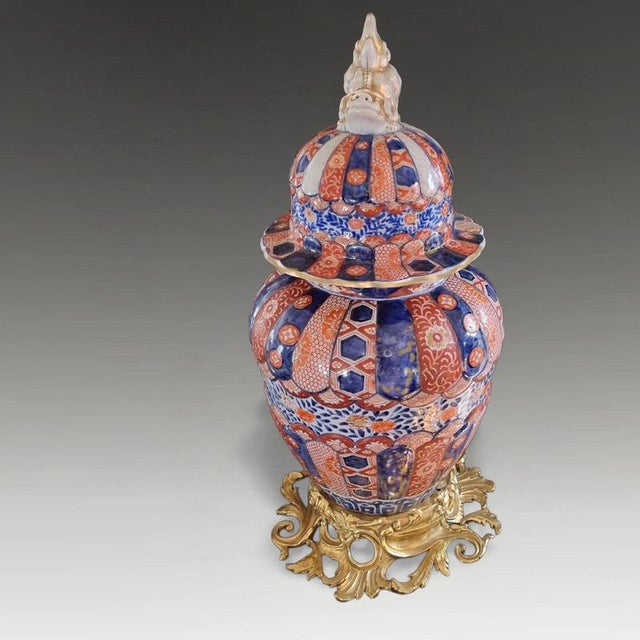 Antique Meiji Japanese Bronze-Mounted Arita Imari Porcelain Lidded Vase For Sale - Image 4 of 9