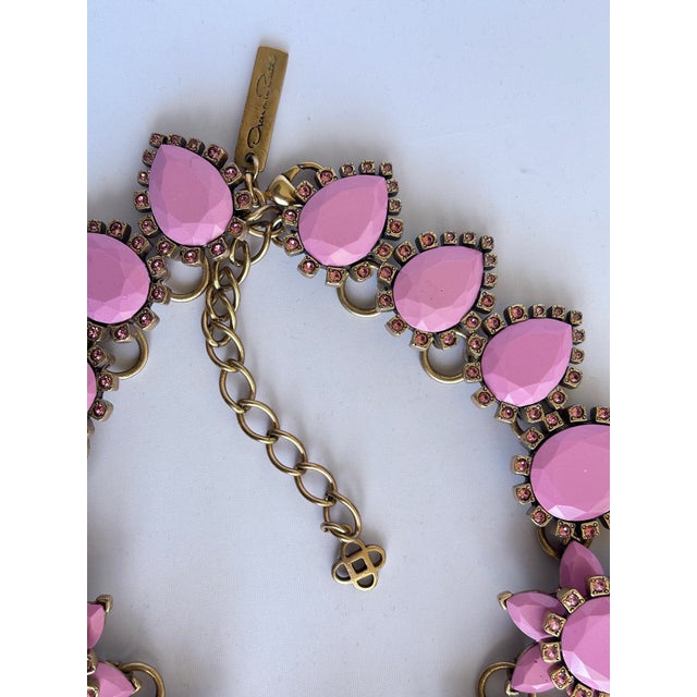 2014 Oscar De La Renta Necklace Pink Runway Bold Crystal Resin Gripoix Style Floral Flowers Spring Collar Zvollier For Sale - Image 11 of 13