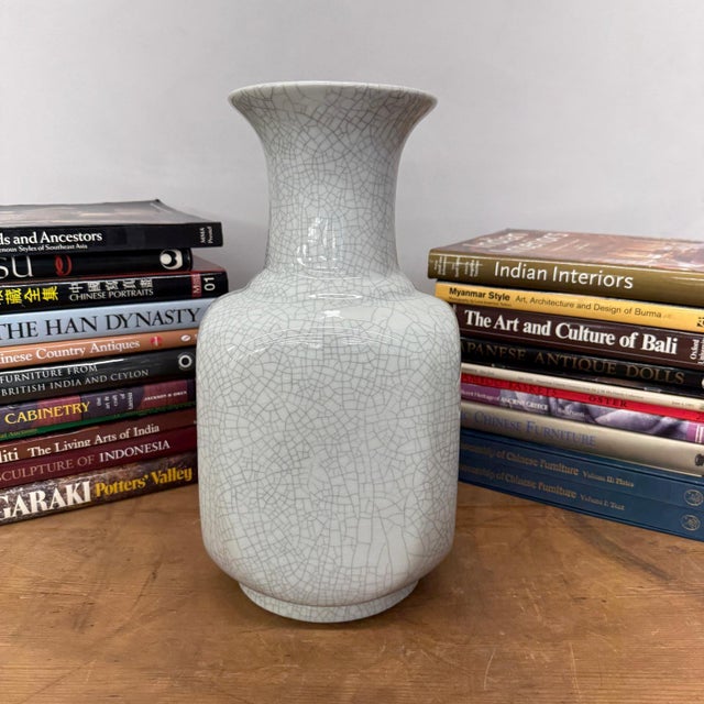 Late 20th Century Elegant White Ceramic Vase with Intricate Crackle Finish For Sale - Image 5 of 9