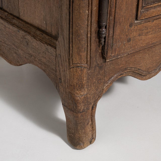 Wood Early 19th Century Louis XV Oak Buffet in Original Patina For Sale - Image 7 of 17