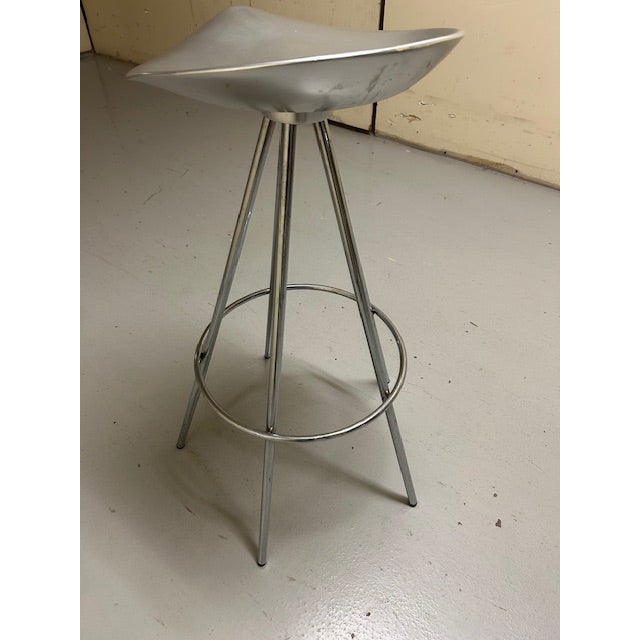 The Jamaica barstool by Knoll was designed by Pepe Cortés in Spain. Stool features a swivel sculpted seat in aluminum, 5...