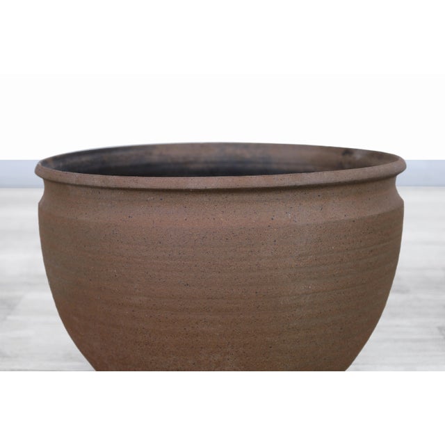 Earthgender Mid-Century Modern Earthgender Ceramic Planter by David Cressey & Robert Maxwell For Sale - Image 4 of 11